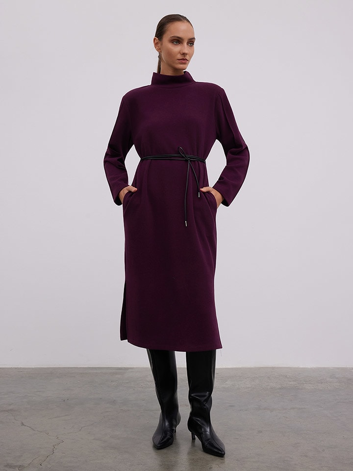 Платье фиолетового цвета BGN
Платье фиолетового цвета BGN