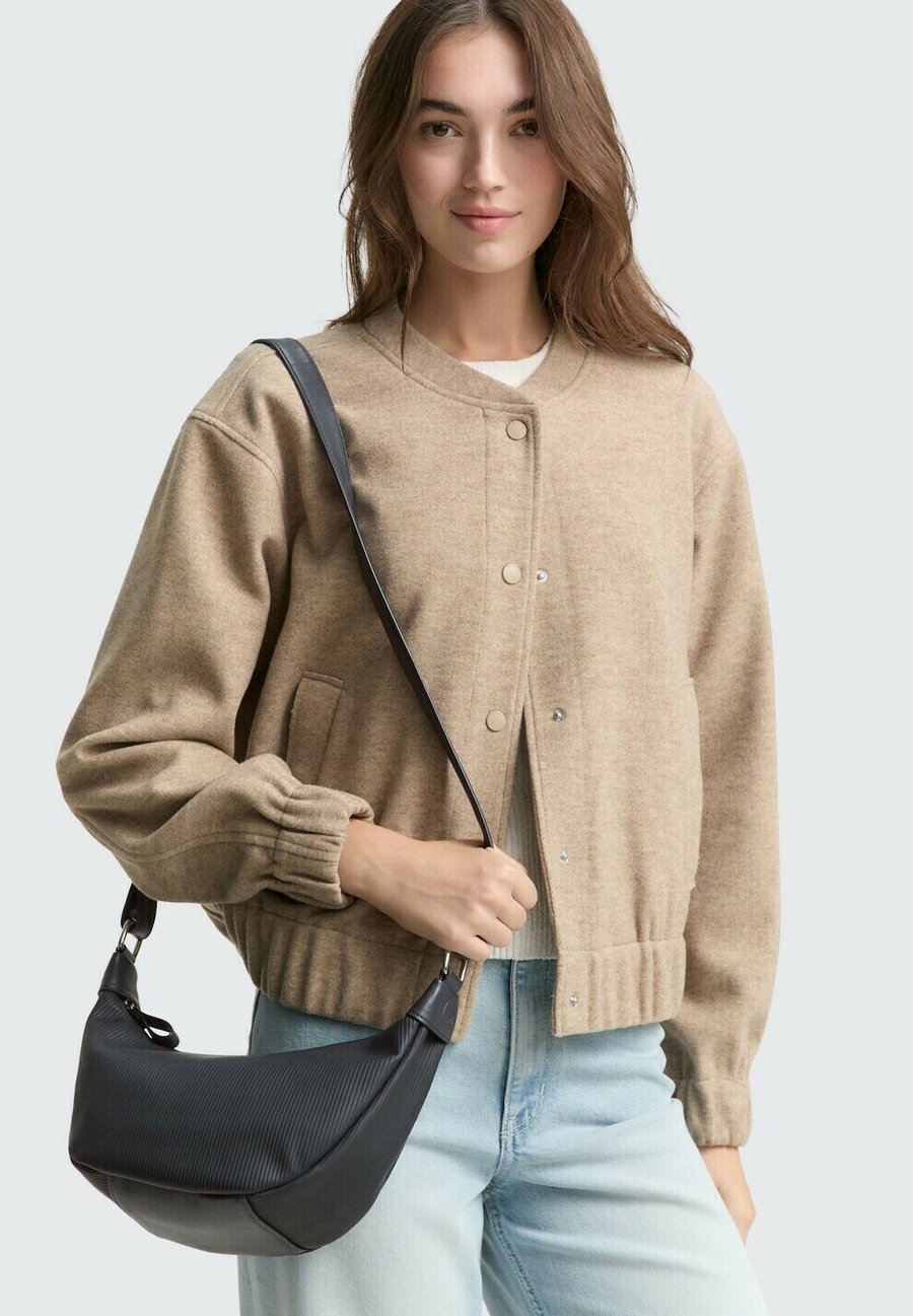 Сумка кросс-боди TOM TAILOR DENIM Cross body bag, Dark Blue
Сумка кросс-боди TOM TAILOR DENIM Cross body bag, Dark Blue