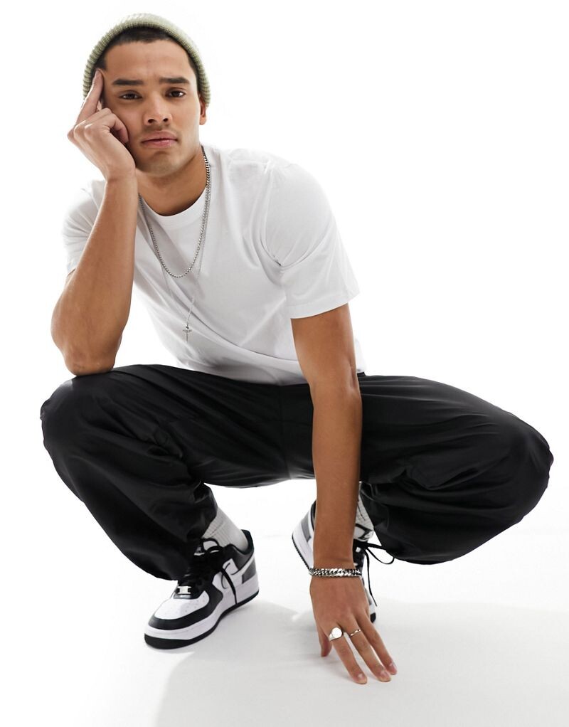 Белая хлопковая футболка Jack & Jones Essentials с круглым вырезом - БЕЛАЯ
Белая хлопковая футболка Jack & Jones Essentials с круглым вырезом - БЕЛАЯ