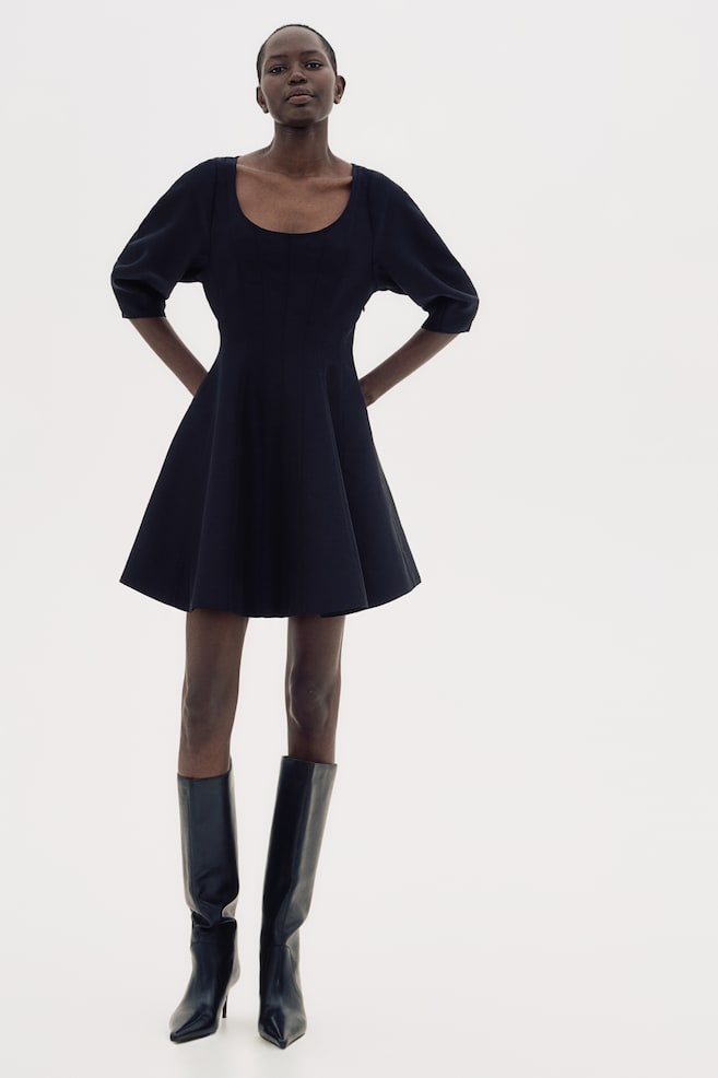 Платье с U-образным вырезом H&M, черный
Платье с U-образным вырезом H&M, черный