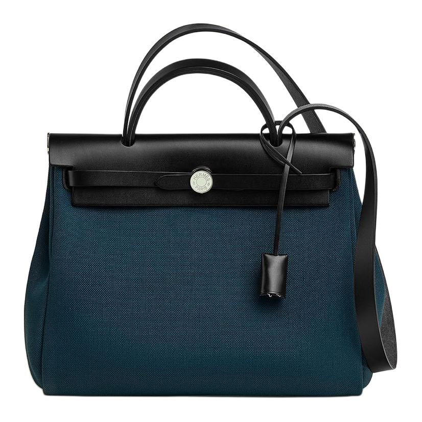 HERMES Herbag Zip Hunter Cow Leather One Shoulder Handbag Women's Dark Blue & Black & Bubble Green
HERMES Herbag Zip Hunter Cow Leather One Shoulder Handbag Women's Dark Blue & Black & Bubble Green