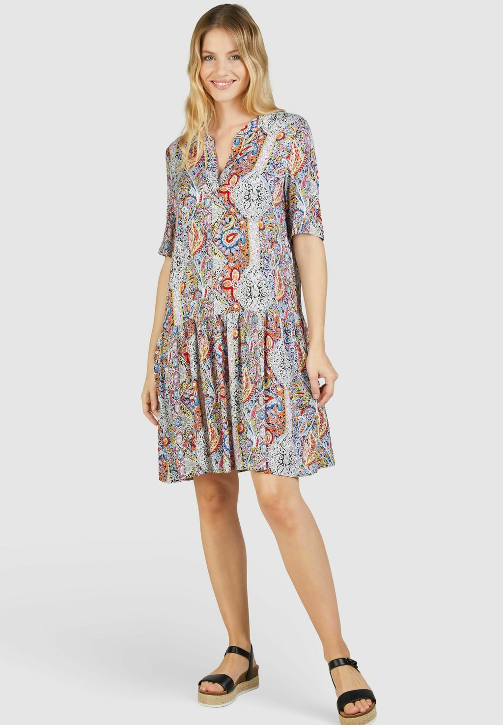 Повседневное платье Navigazione, мультиколор
Повседневное платье Navigazione, мультиколор