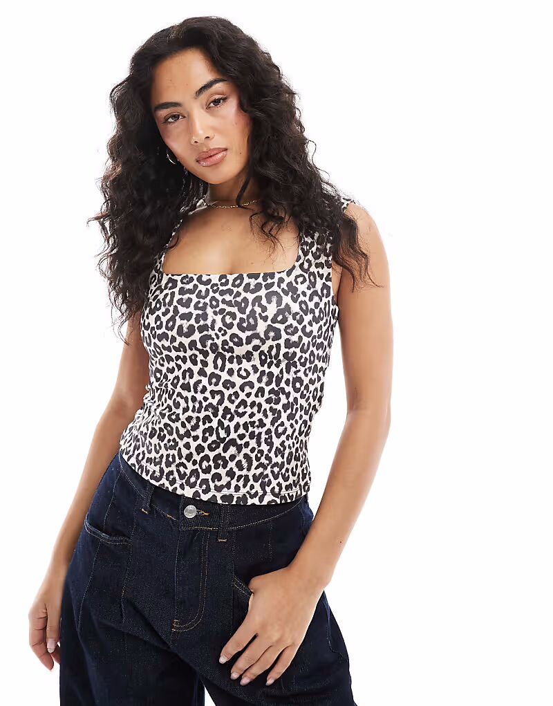 Vero Moda - Майка с квадратным вырезом и леопардовым принтом
Vero Moda - Майка с квадратным вырезом и леопардовым принтом