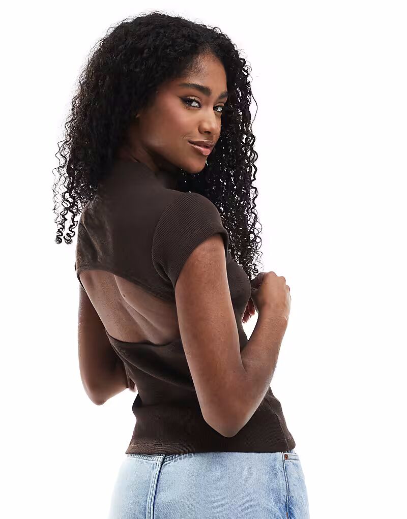 Футболка для малышей ASOS DESIGN в рубчик с открытой спиной и приталенном воротнике коричневого цвета
Футболка для малышей ASOS DESIGN в рубчик с открытой спиной и приталенном воротнике коричневого цвета