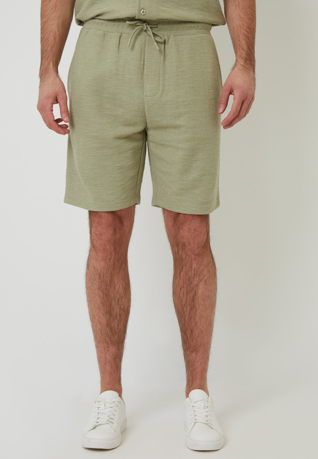 Шорты JORDYN - Tracksuit bottoms Threadbare, зеленый
Шорты JORDYN - Tracksuit bottoms Threadbare, зеленый