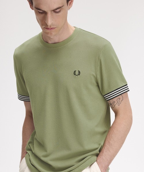Футболка в полоску, с манжетами FRED PERRY, светло-оливковый
Футболка в полоску, с манжетами FRED PERRY, светло-оливковый