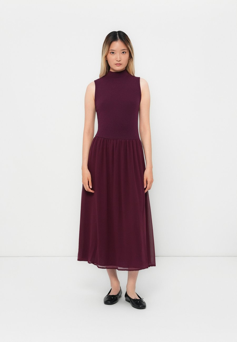 Платье GAP HIGH NECK MIXED MEDIA MAXI, Tuscan Red/Red
Платье GAP HIGH NECK MIXED MEDIA MAXI, Tuscan Red/Red