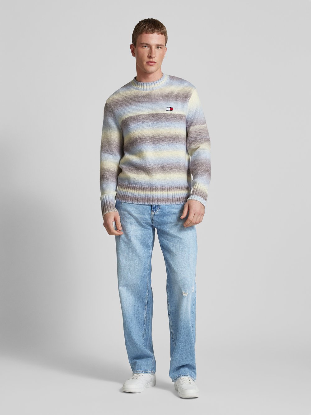 Свободные джинсы прямого кроя с рваным эффектом, модель «JAIMIE» Tommy Jeans, светло-голубой
Свободные джинсы прямого кроя с рваным эффектом, модель «JAIMIE» Tommy Jeans, светло-голубой