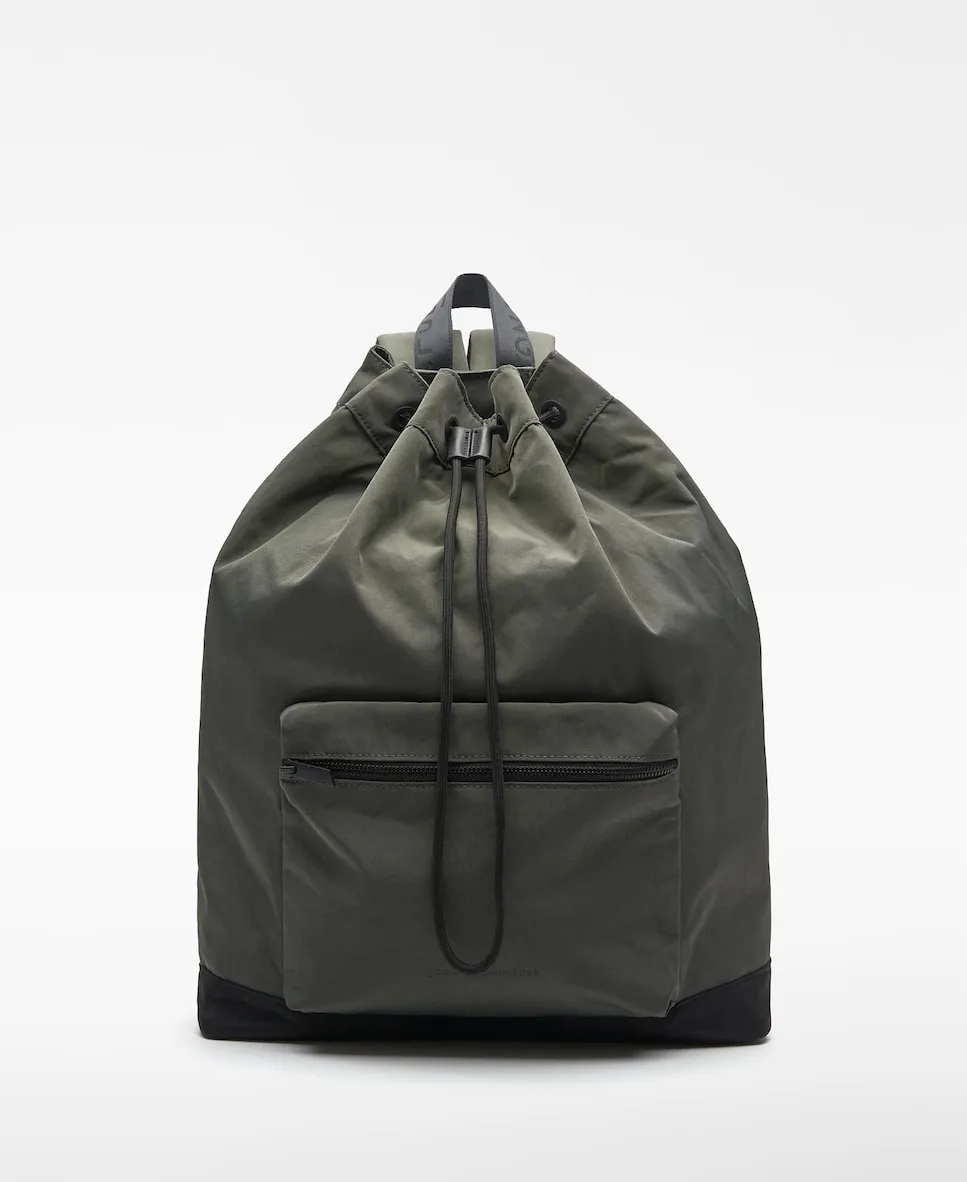 Мужской рюкзак из нейлона Adolfo Dominguez, зеленый
Мужской рюкзак из нейлона Adolfo Dominguez, зеленый