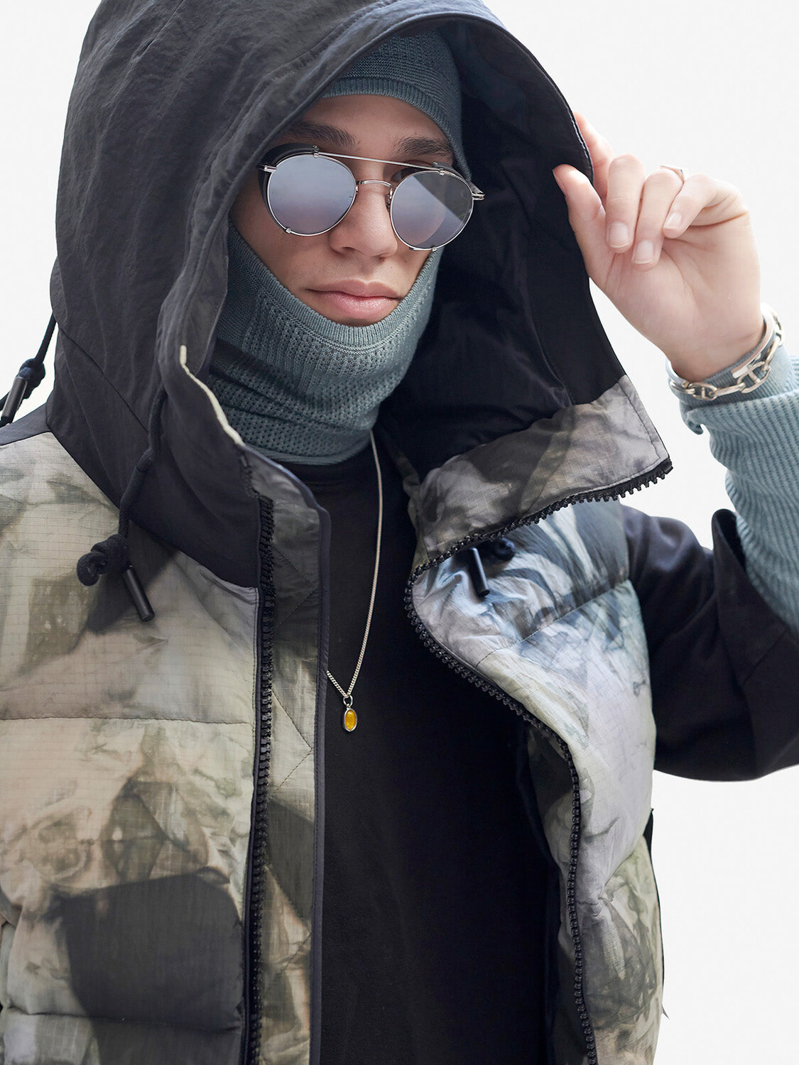 Пуховой жилет M с капюшоном — галстук «Вспомнить» Holden
Пуховой жилет M с капюшоном — галстук «Вспомнить» Holden