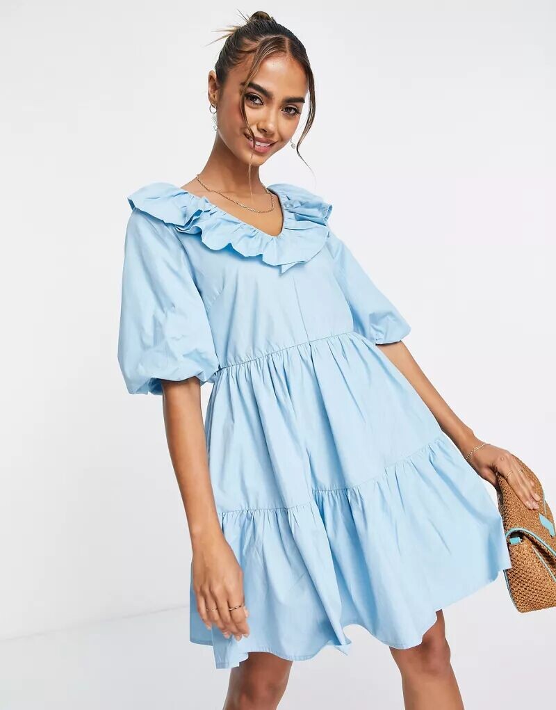 Короткое синее платье свободного кроя In The Style x Lorna Luxe с рюшами на вырезе
Короткое синее платье свободного кроя In The Style x Lorna Luxe с рюшами на вырезе
