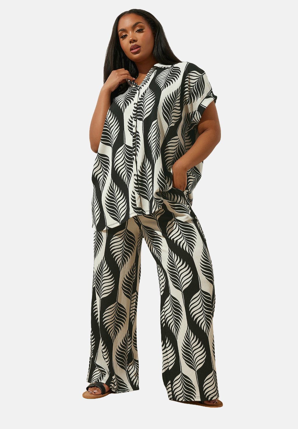 Топ SEASHELL PRINT TEXTURED Yours Clothing, антрацит
Топ SEASHELL PRINT TEXTURED Yours Clothing, антрацит