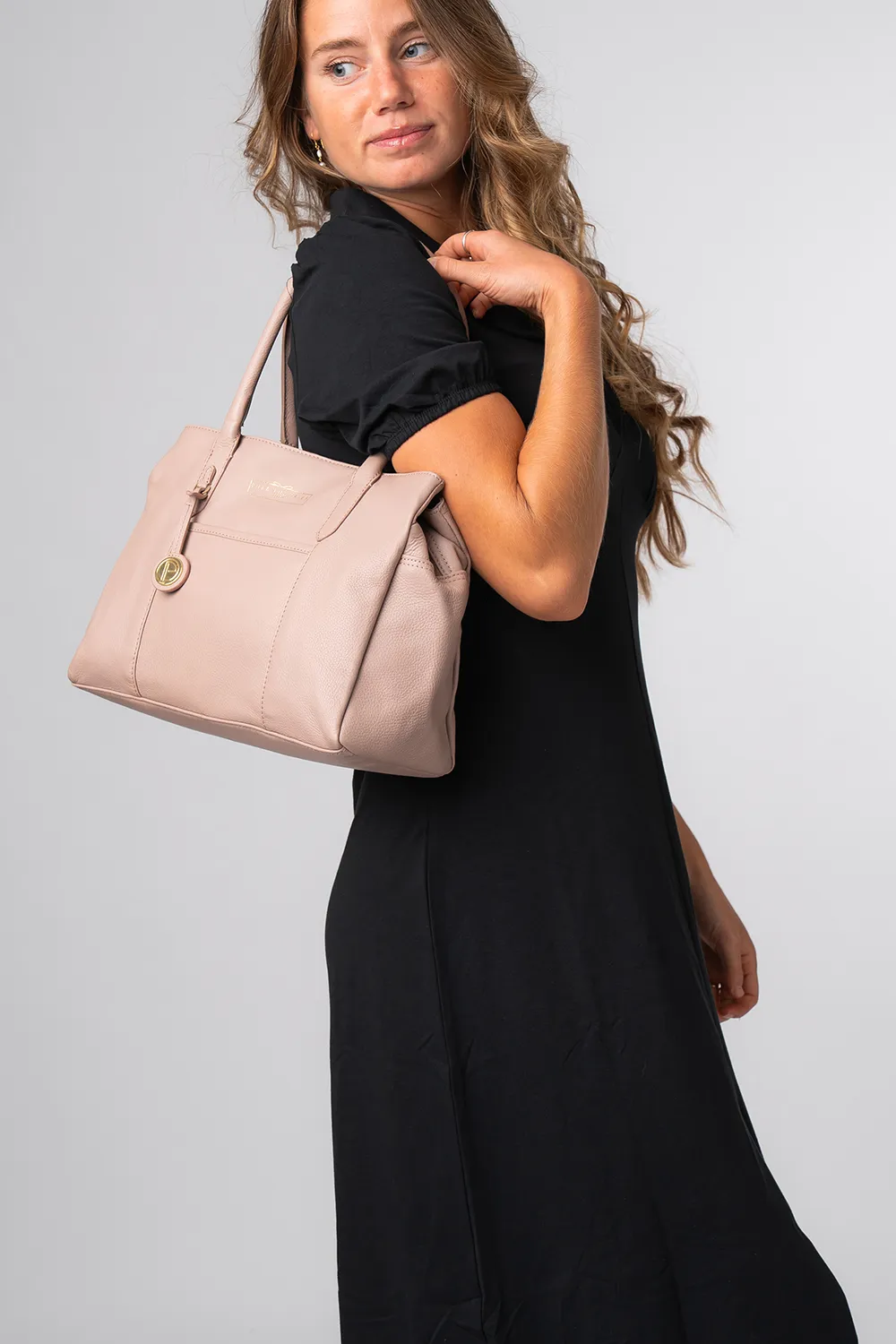 Кожаная сумка Chatham Pure Luxuries London, розовый
Кожаная сумка Chatham Pure Luxuries London, розовый