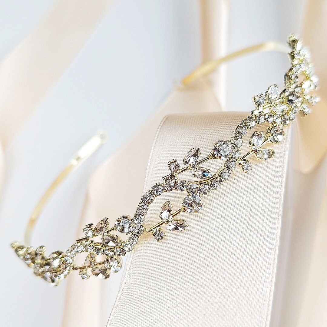 KOKONET, Золотая ажурная повязка на голову, Широкая, Привлекающая внимание, Блестящая, Веточки, Листья, Кристаллы
KOKONET, Золотая ажурная повязка на голову, Широкая, Привлекающая внимание, Блестящая, Веточки, Листья, Кристаллы