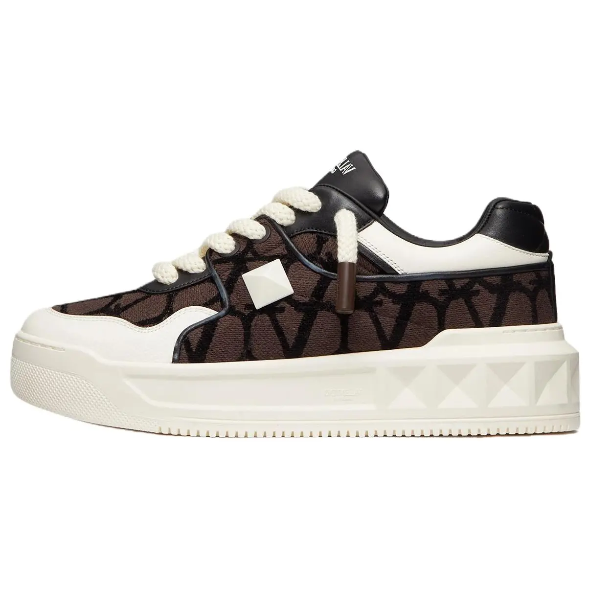 Valentino Стильные низкие кроссовки для скейтбординга One Stud, мужские, цвет "умбра-белый"
Valentino Стильные низкие кроссовки для скейтбординга One Stud, мужские, цвет "умбра-белый"