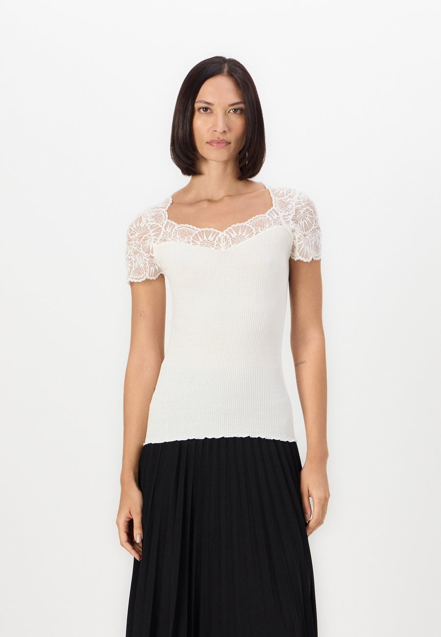 Футболка Rosemunde BEATHA CAP SLEEVE REGULAR, New White/White, Белый, Футболка Rosemunde BEATHA CAP SLEEVE REGULAR, New White/White
Футболка Rosemunde BEATHA CAP SLEEVE REGULAR, New White/White, Белый, Футболка Rosemunde BEATHA CAP SLEEVE REGULAR, New White/White