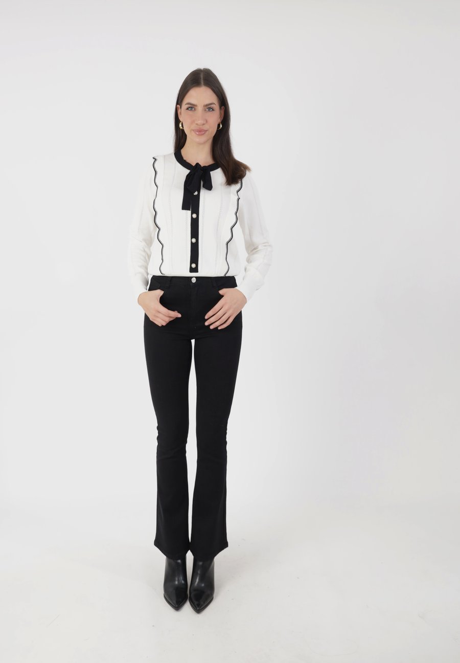 Джемпер Elara Jumper, White
Джемпер Elara Jumper, White