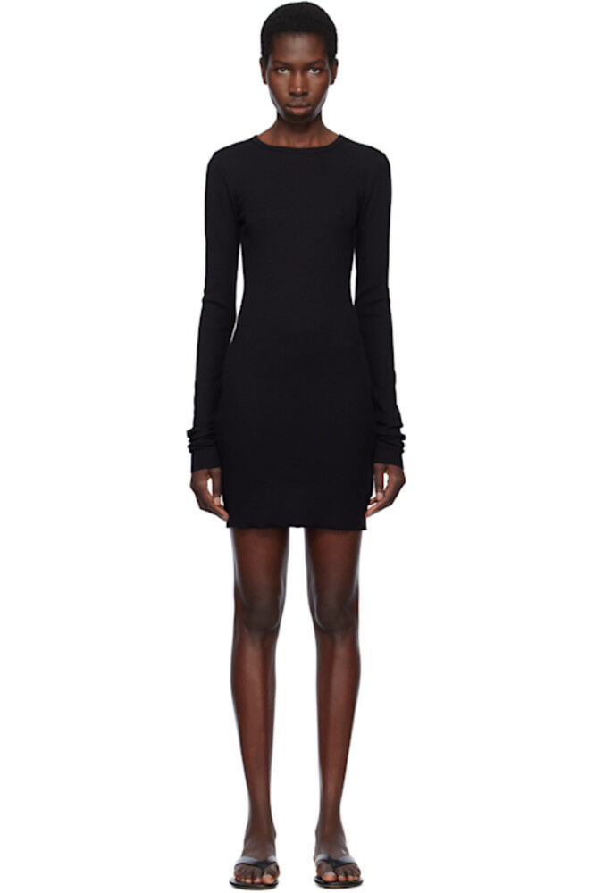 Черное мини-платье с длинными рукавами и круглым вырезом ÉTERNE
Черное мини-платье с длинными рукавами и круглым вырезом ÉTERNE