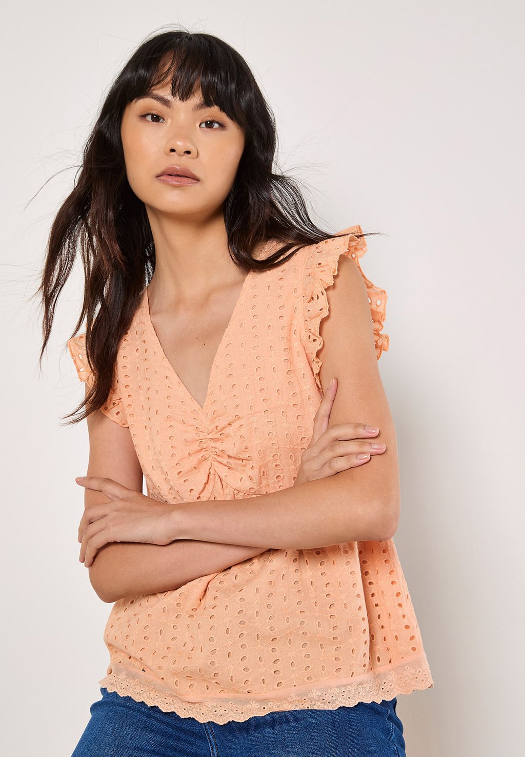 Блуза BRODERIE RUFFLE SHOULDER Apricot, коралловый
Блуза BRODERIE RUFFLE SHOULDER Apricot, коралловый