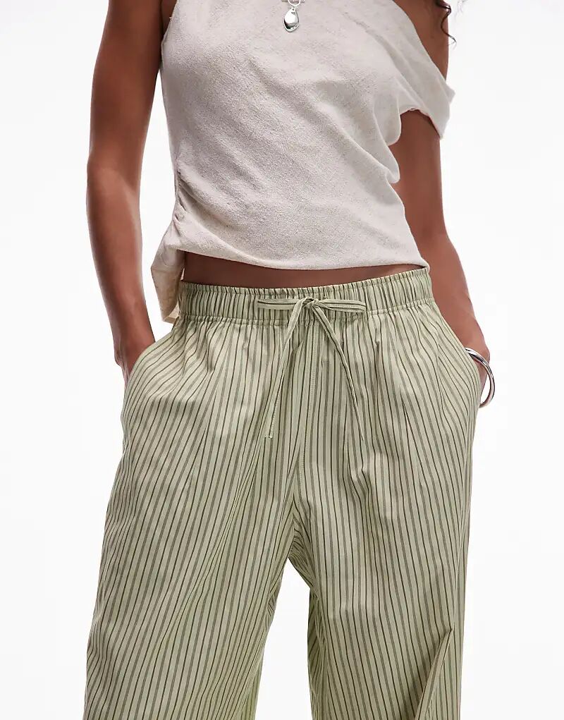 Широкие брюки Topshop из поплина в зеленую полоску
Широкие брюки Topshop из поплина в зеленую полоску