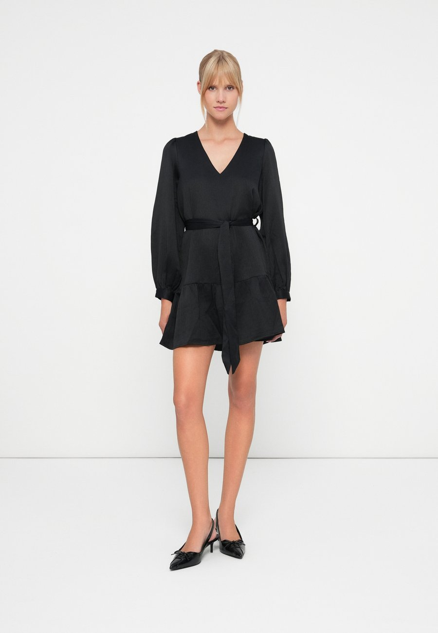 Платье ONLY ONLNEW ALENA LIFE SHORT DRESS, Black
Платье ONLY ONLNEW ALENA LIFE SHORT DRESS, Black