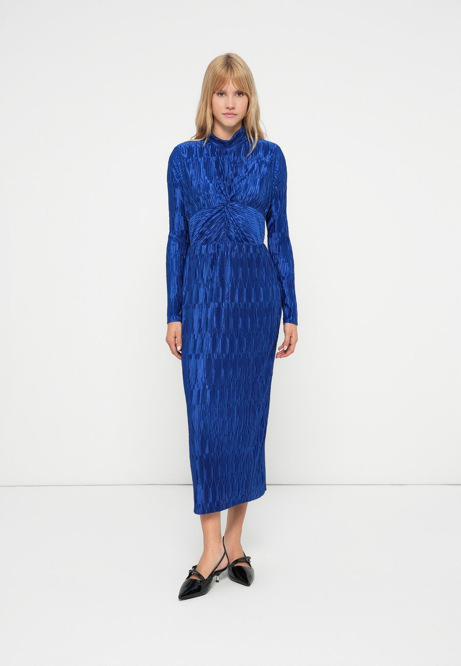 Платье YAS YASMINDA LONG DRESS , Beaucoup Blue/Blue
Платье YAS YASMINDA LONG DRESS , Beaucoup Blue/Blue