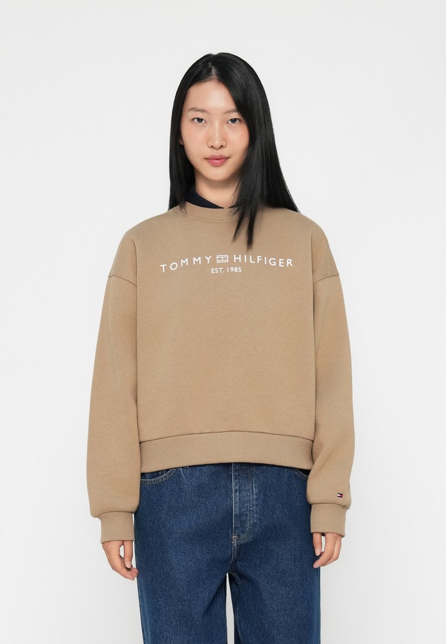 Толстовка Tommy Hilfiger LOGO, Driftwood Taupe/Taupe
Толстовка Tommy Hilfiger LOGO, Driftwood Taupe/Taupe