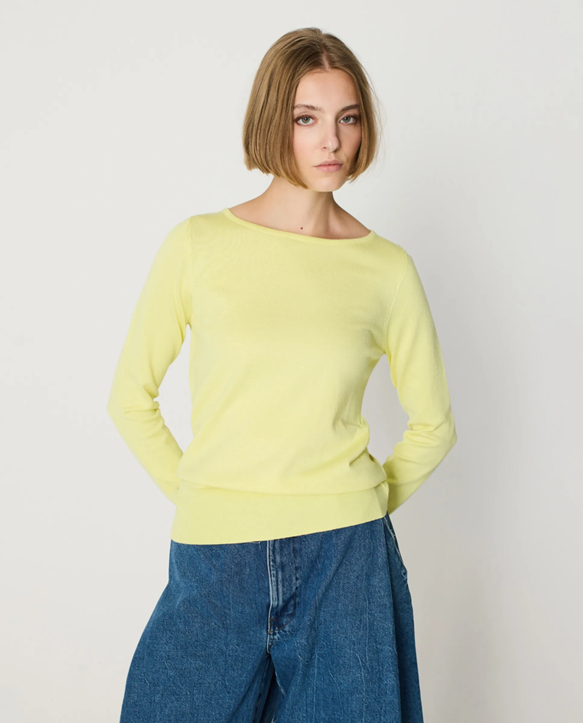 Женский джемпер с рубчиком на манжетах и подоле, длинный рукав Escorpion, желтый 
Женский джемпер с рубчиком на манжетах и подоле, длинный рукав Escorpion, желтый