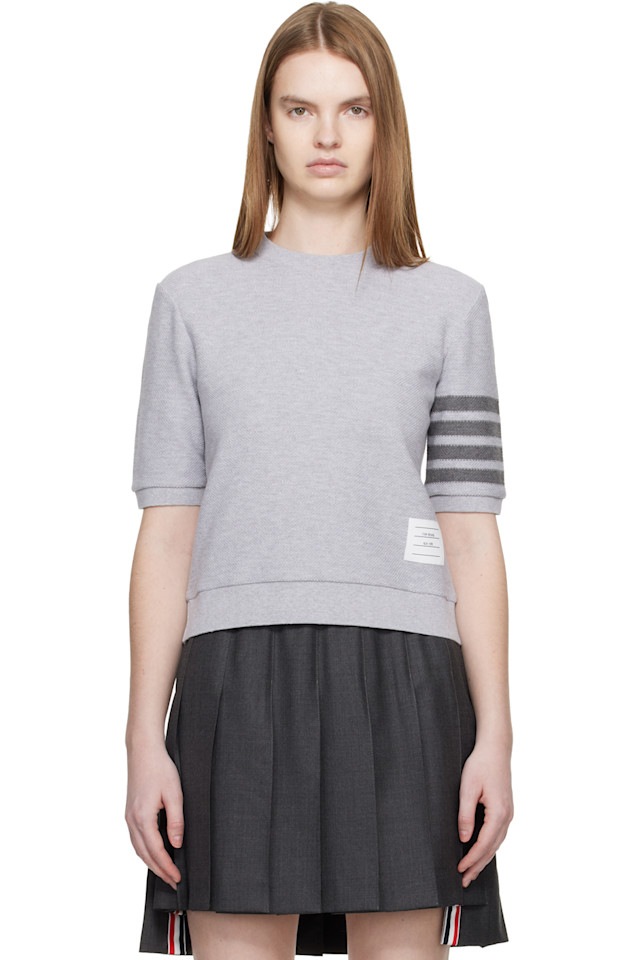 Thom Browne Серая фактурная хлопковая пике футболка с четырьмя полосами
Thom Browne Серая фактурная хлопковая пике футболка с четырьмя полосами