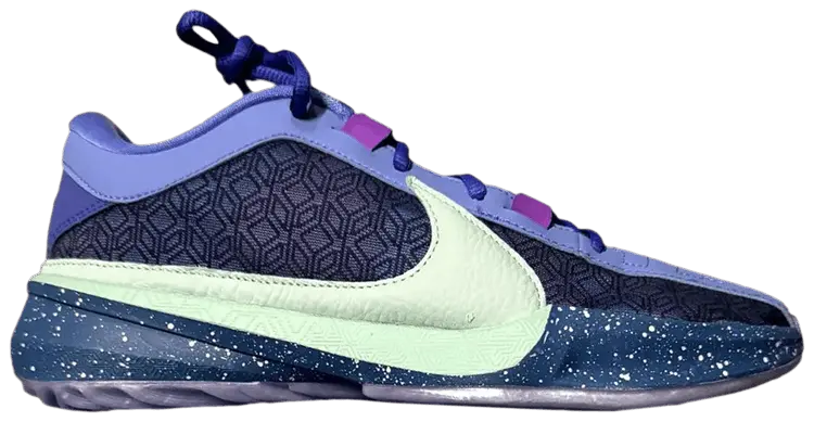 Кроссовки Nike Zoom Freak 5 'EYBL Academy' PE, синий
Кроссовки Nike Zoom Freak 5 'EYBL Academy' PE, синий