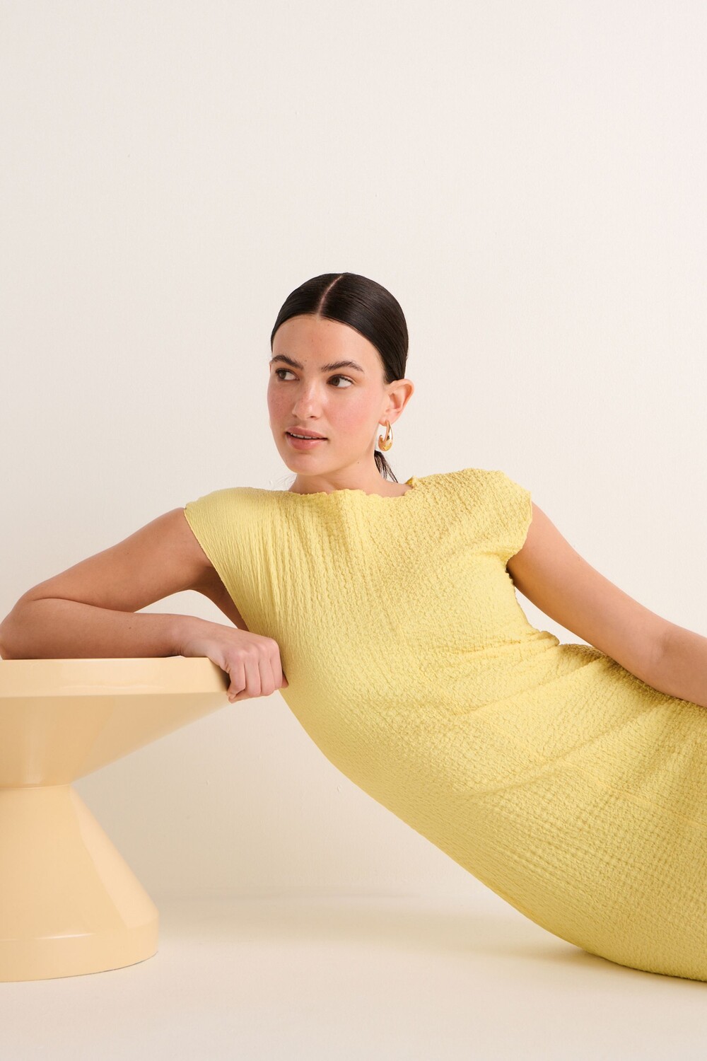 Текстурированное платье-колонна с короткими рукавами из джерси Next, желтый
Текстурированное платье-колонна с короткими рукавами из джерси Next, желтый