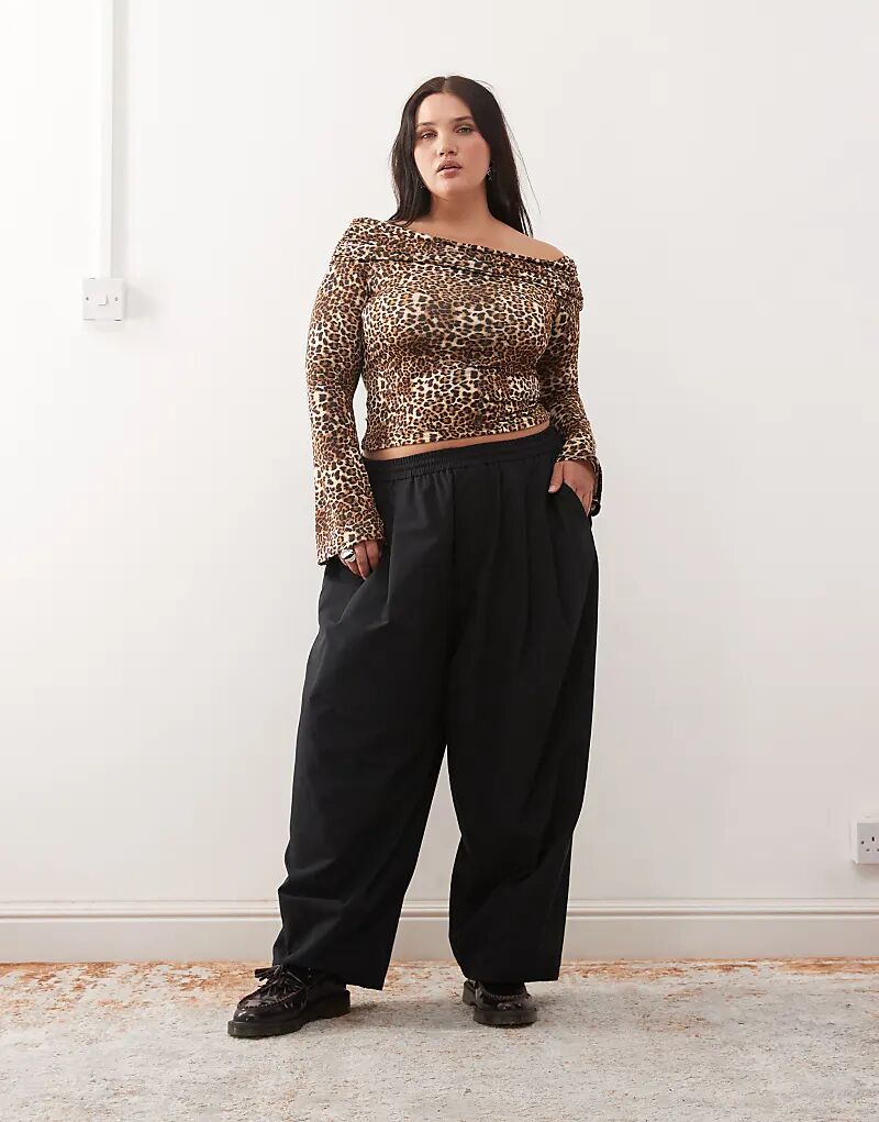 Брюки-баллоны COLLUSION Plus черного цвета
Брюки-баллоны COLLUSION Plus черного цвета