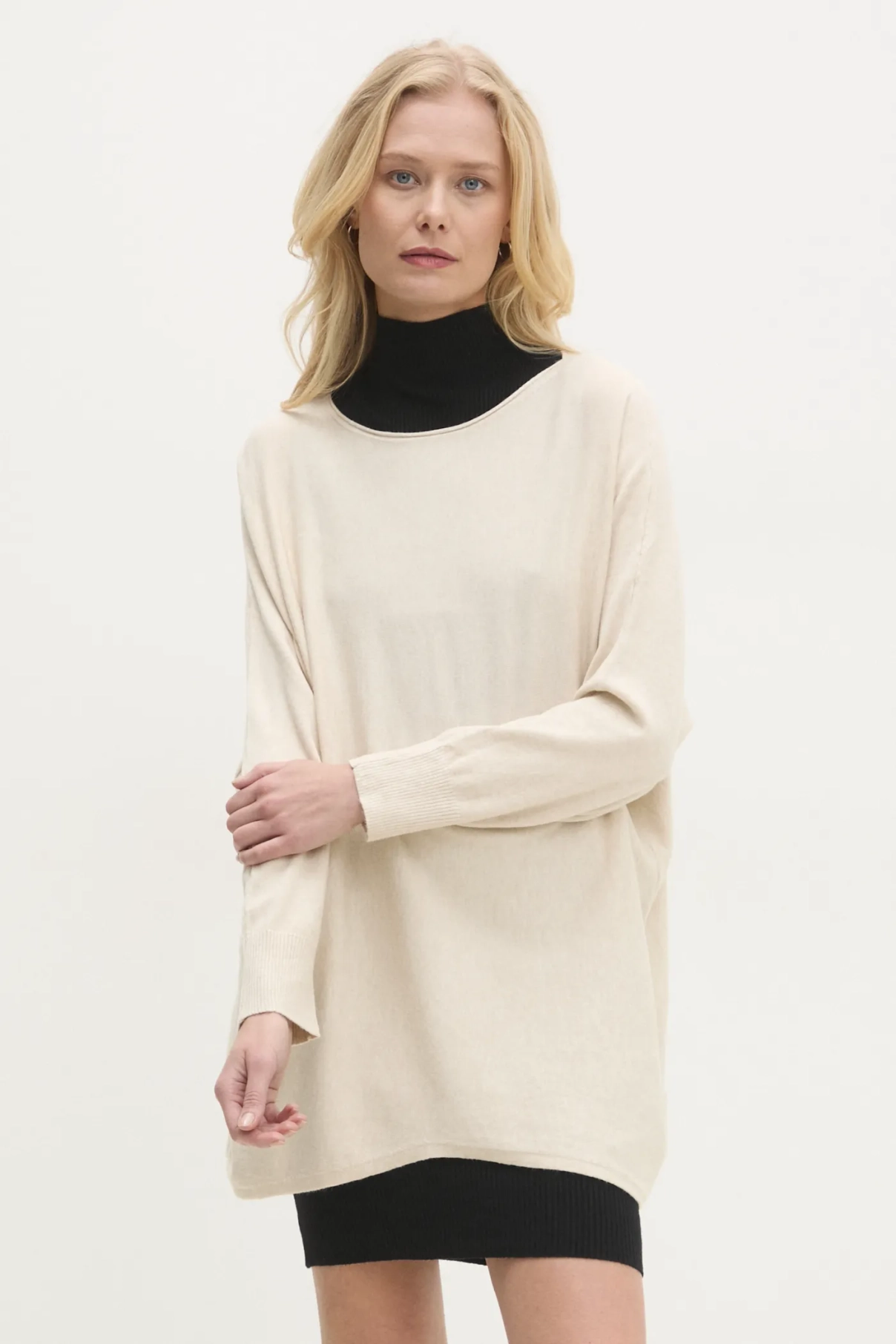 Свитер Answear Lab, бежевый
Свитер Answear Lab, бежевый