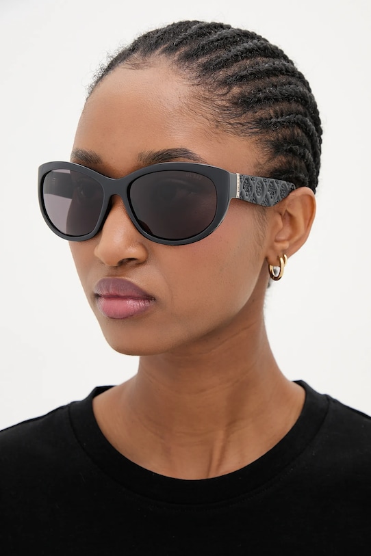 Солнцезащитные очки Guess, черный
Солнцезащитные очки Guess, черный