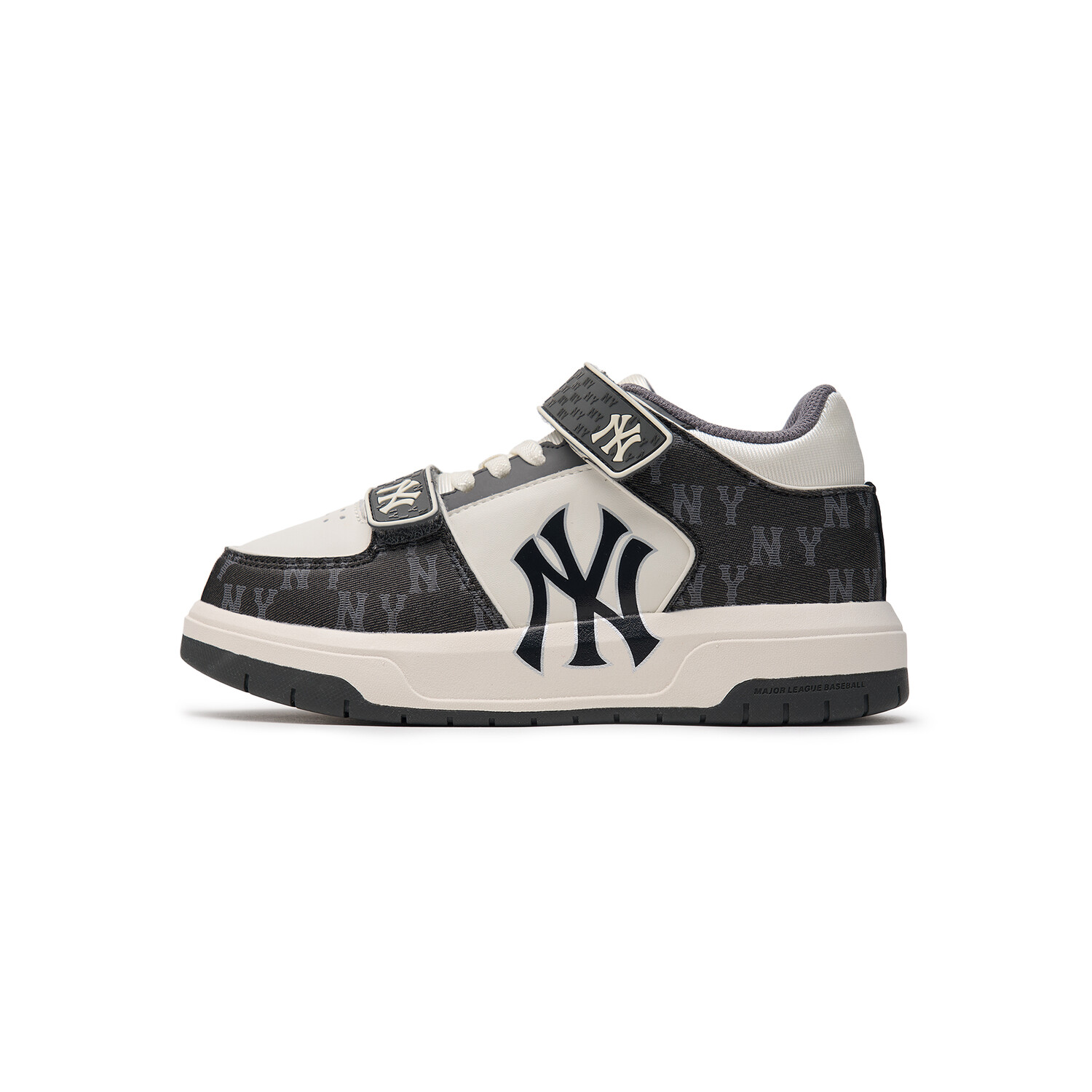 Детские кроссовки Chunky Liner Lifestyle GS Mid-top черного/белого цвета Mlb, черный
Детские кроссовки Chunky Liner Lifestyle GS Mid-top черного/белого цвета Mlb, черный