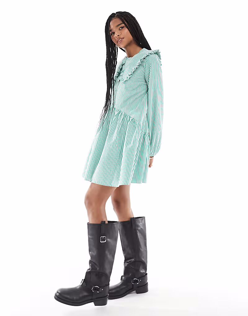 Платье-халат Miss Selfridge с широким воротником в зеленую полоску
Платье-халат Miss Selfridge с широким воротником в зеленую полоску