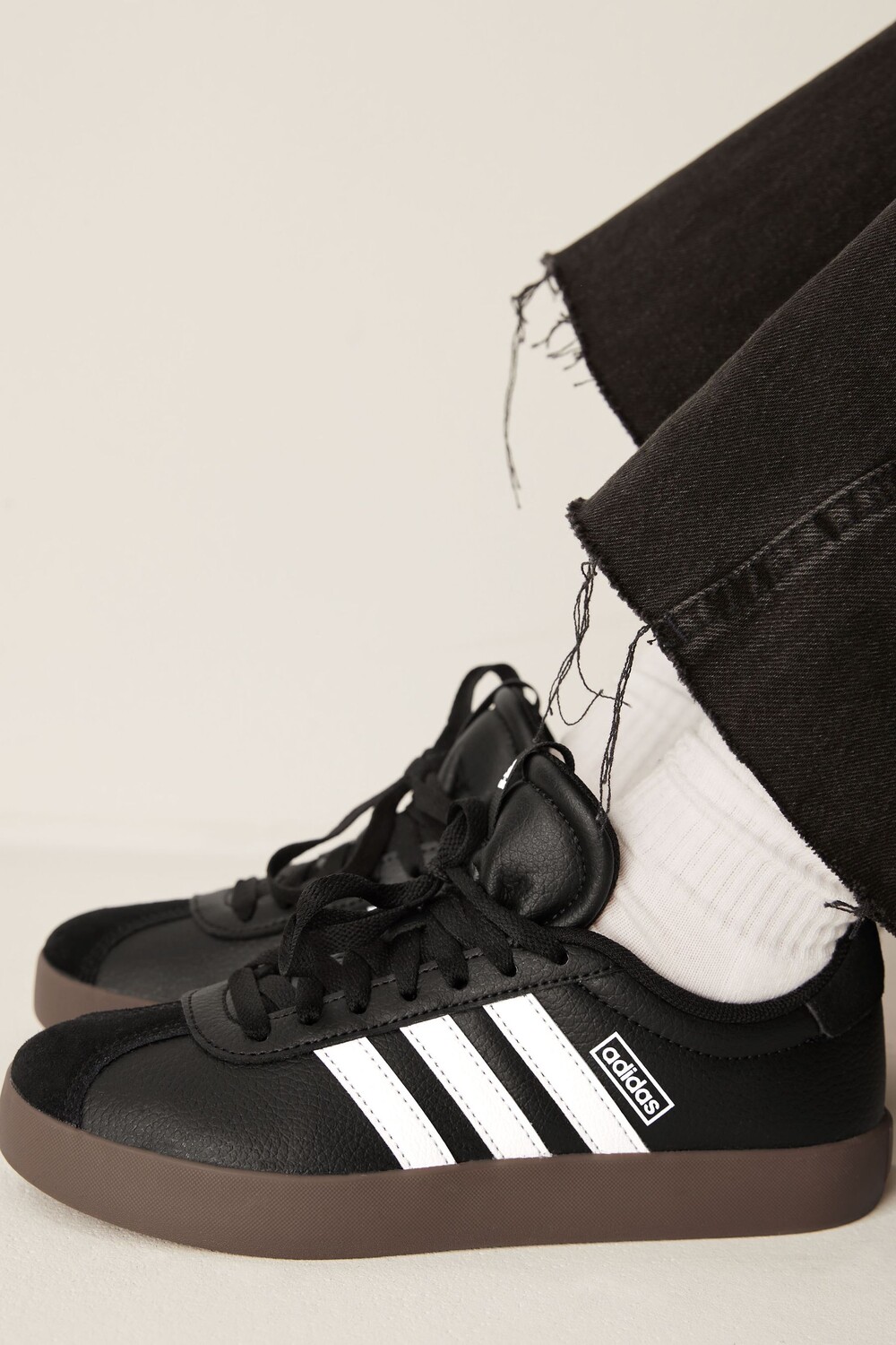 Детская спортивная одежда vl спортивная обувь для кортов Adidas, черный
Детская спортивная одежда vl спортивная обувь для кортов Adidas, черный