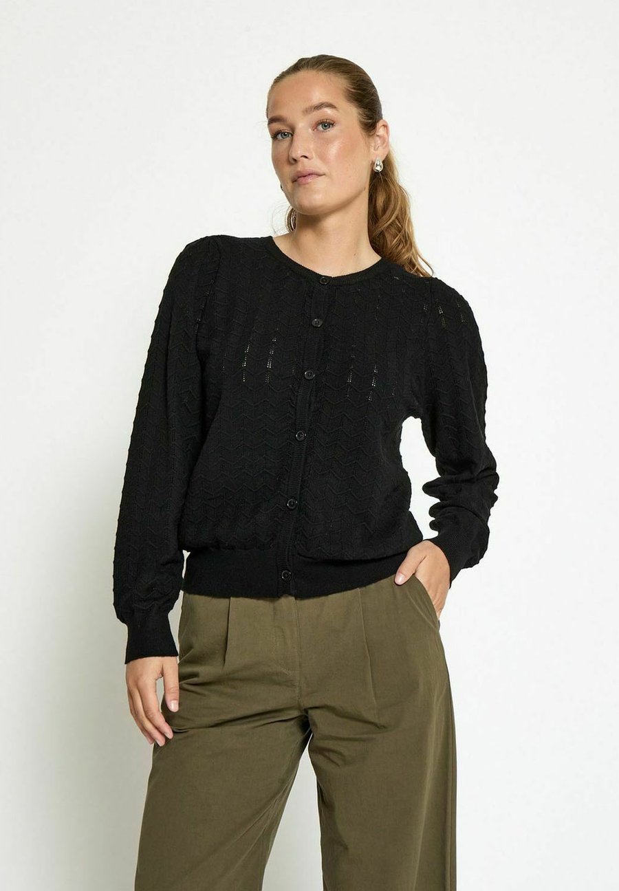 Кардиган PEPPERCORN ROSY , Black
Кардиган PEPPERCORN ROSY , Black