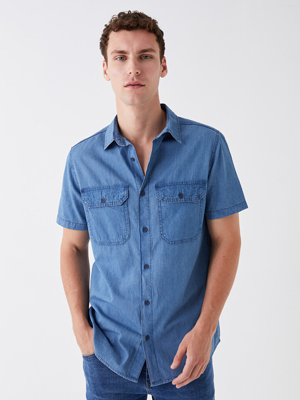 Мужская джинсовая рубашка стандартного кроя с коротким рукавом LCW Jeans, среднее индиго родео
Мужская джинсовая рубашка стандартного кроя с коротким рукавом LCW Jeans, среднее индиго родео