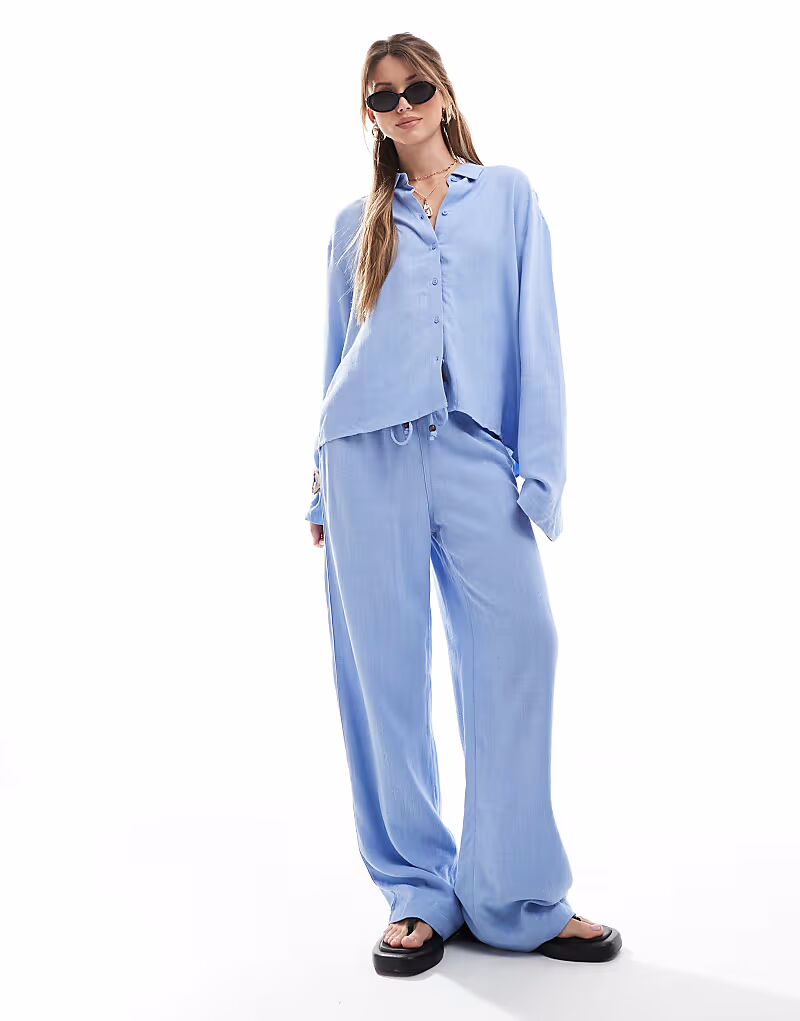 ЕДИНСТВЕННАЯ рубашка с длинным рукавом из смеси льна светло-голубого цвета
ЕДИНСТВЕННАЯ рубашка с длинным рукавом из смеси льна светло-голубого цвета