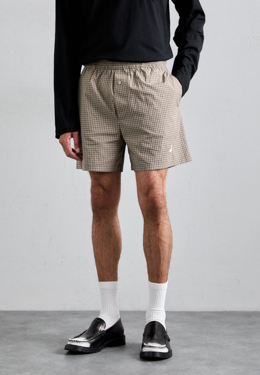 Шорты MOSCHINO EMBROIDERED GOOSE, Multi Beige/Beige
Шорты MOSCHINO EMBROIDERED GOOSE, Multi Beige/Beige