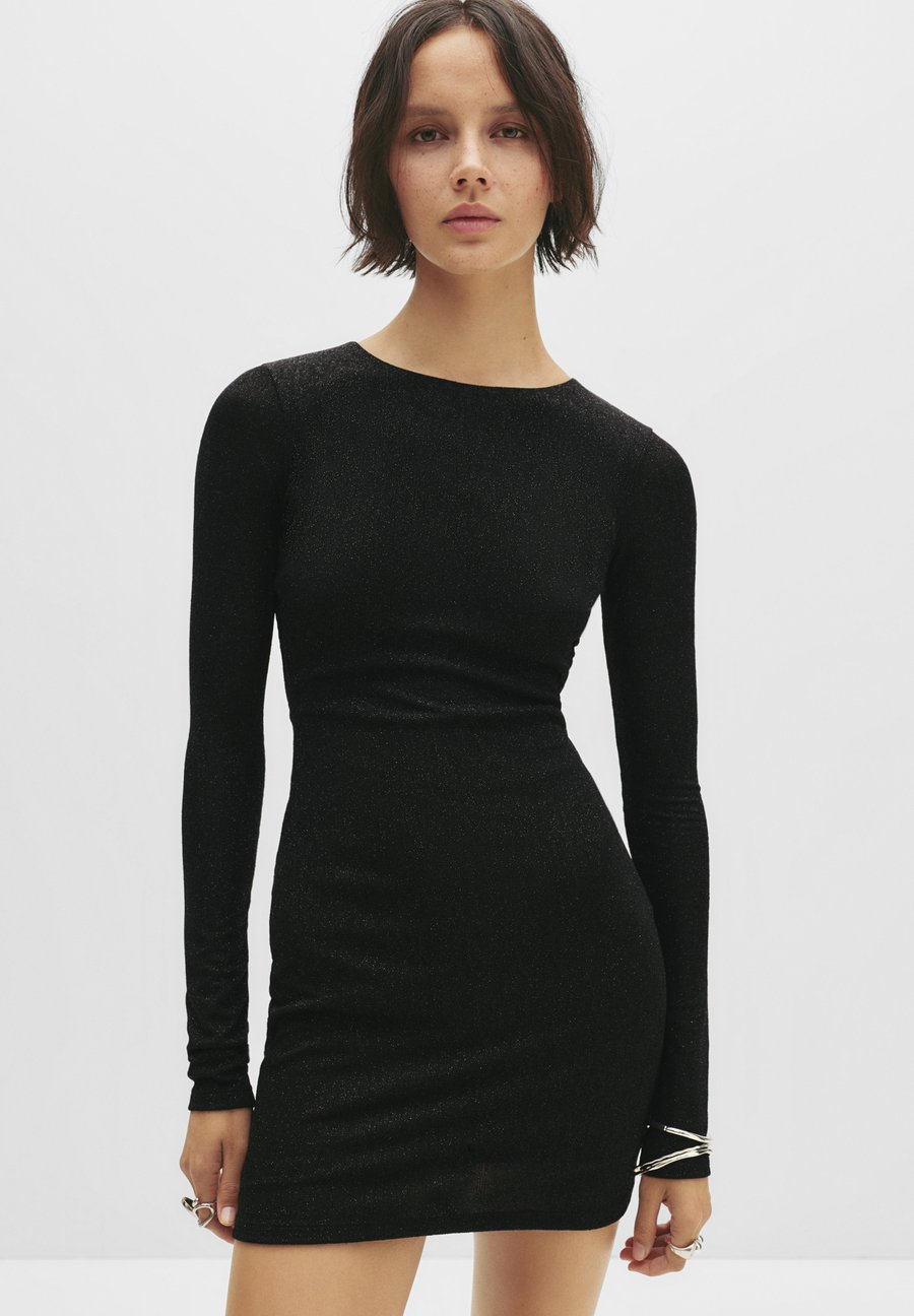 Платье PULL&BEAR SHORT WITH OPEN BACK , Black
Платье PULL&BEAR SHORT WITH OPEN BACK , Black