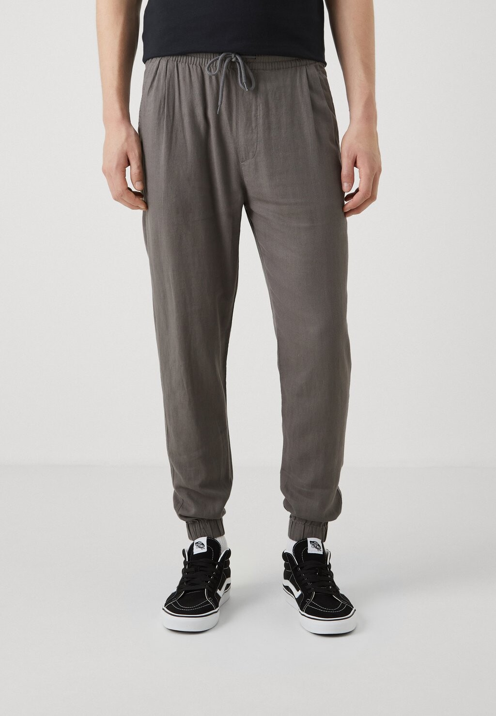 Брюки Linen Blend Jogger Pier One, темно-серые
Брюки Linen Blend Jogger Pier One, темно-серые