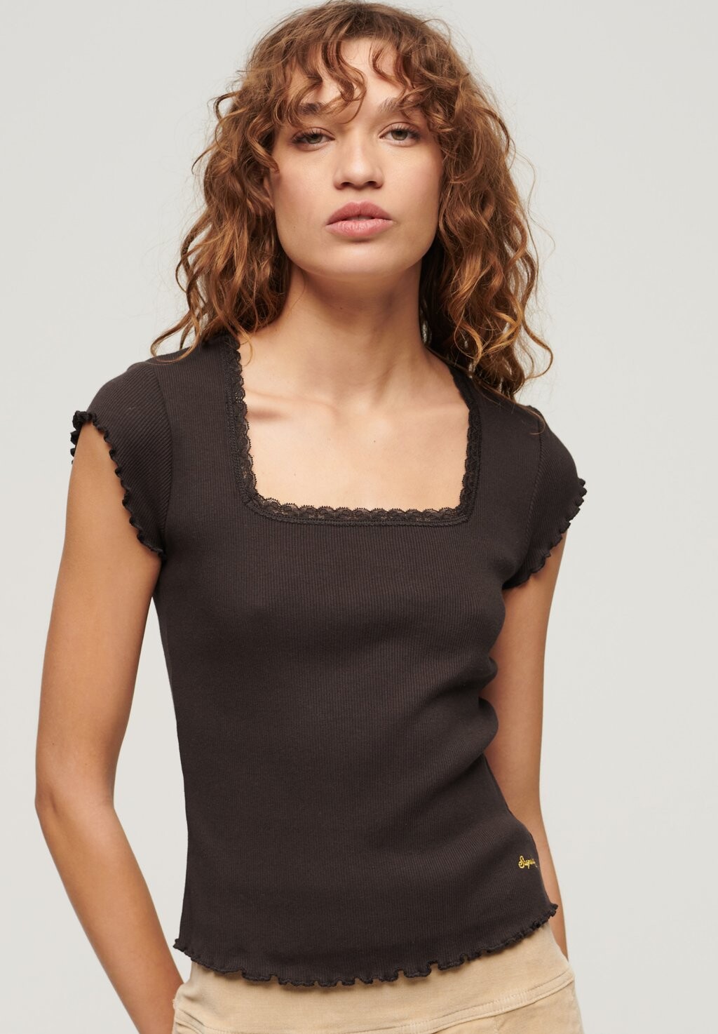 Футболка с принтом ESSENTIAL SQUARE NECK Superdry, коричневый
Футболка с принтом ESSENTIAL SQUARE NECK Superdry, коричневый