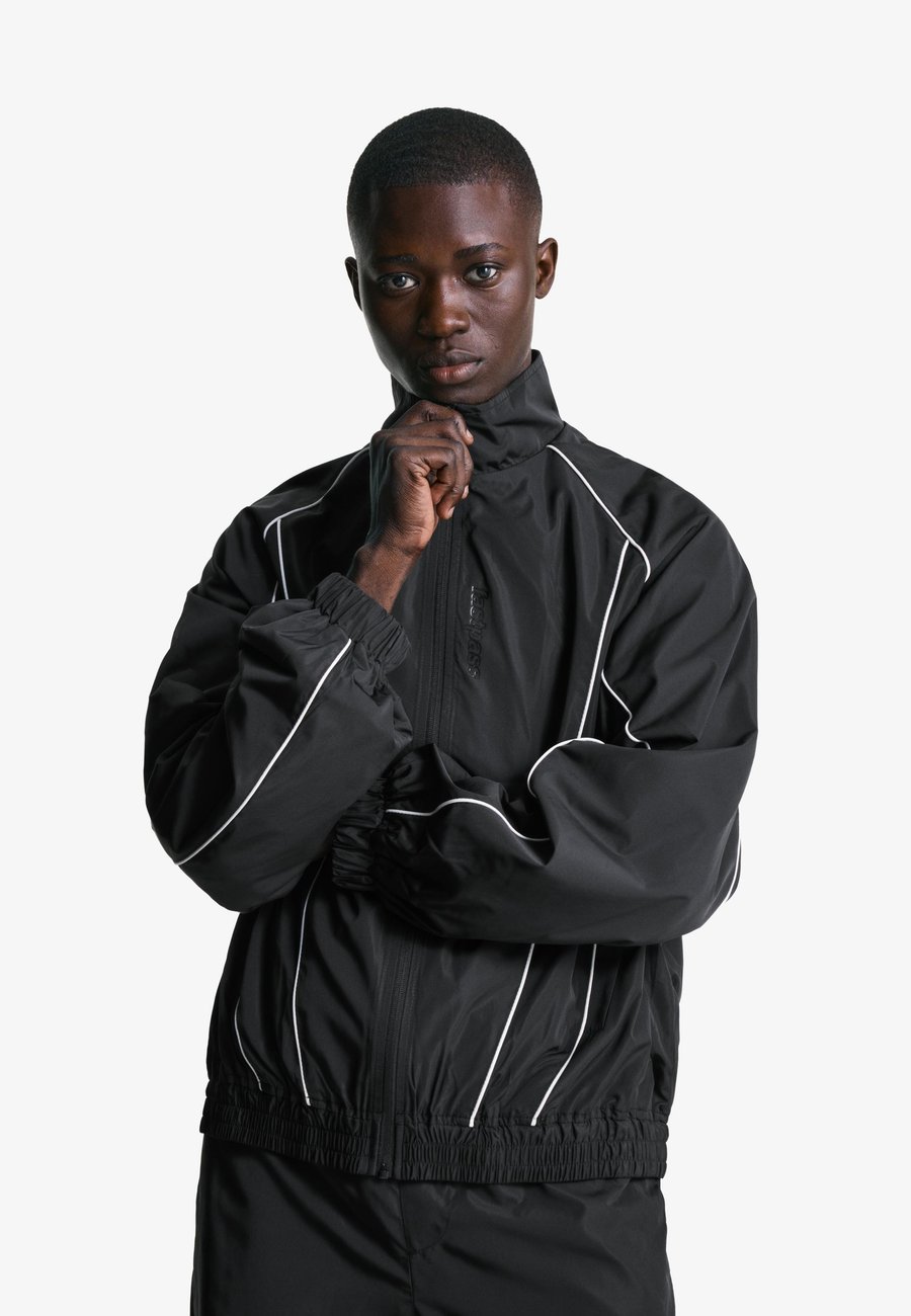 Куртка Bershka TECHNICAL, Black
Куртка Bershka TECHNICAL, Black