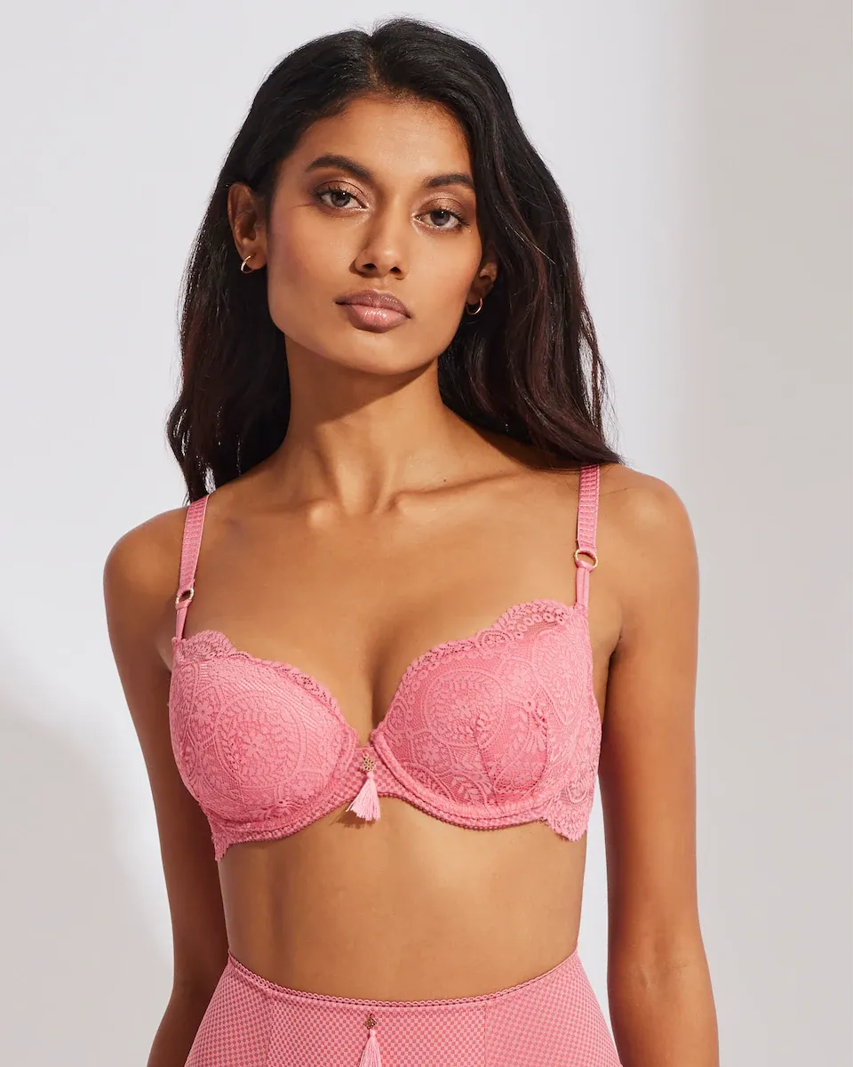 Бюстгальтер Essential с кружевной формованной чашкой Selmark, розовый 
Бюстгальтер Essential с кружевной формованной чашкой Selmark, розовый