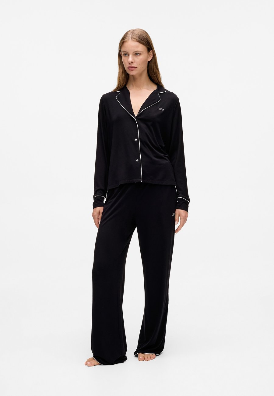 Пижамный комплект KARL LAGERFELD SIGNATURE, Black
Пижамный комплект KARL LAGERFELD SIGNATURE, Black