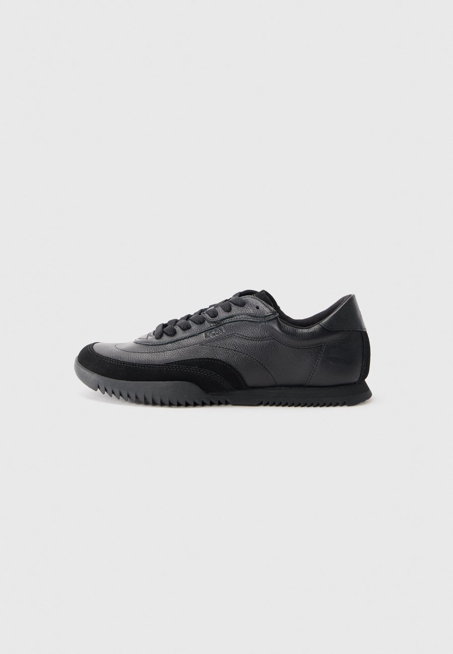 Кроссовки BOSS CARETON, Black
Кроссовки BOSS CARETON, Black