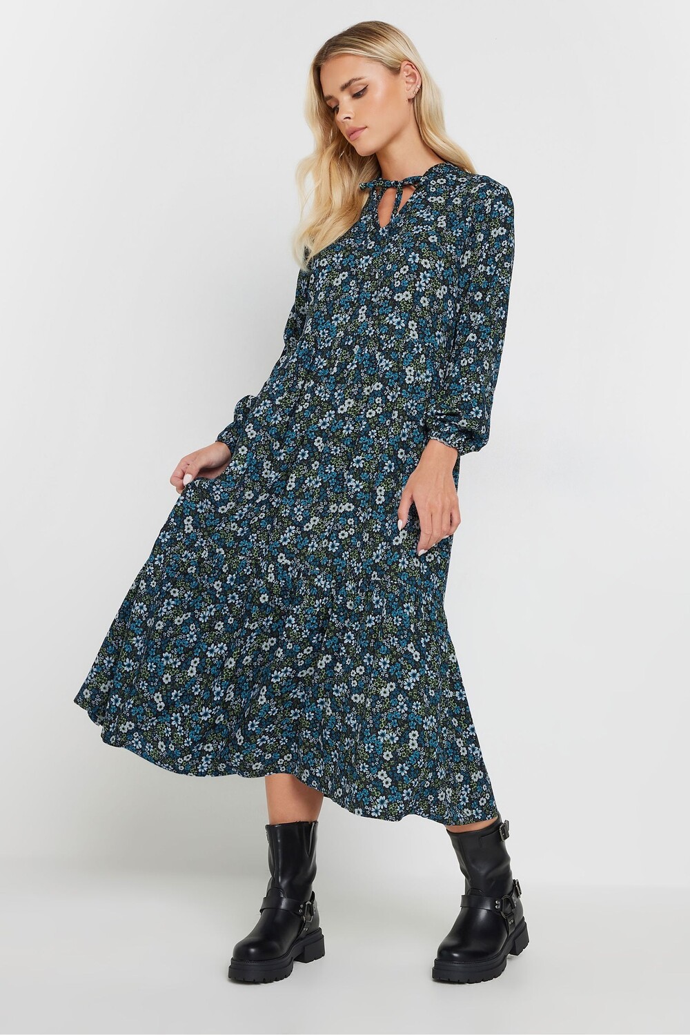 Платье миди с цветочным принтом и завязкой на шее Pixiegirl Petite, зеленый
Платье миди с цветочным принтом и завязкой на шее Pixiegirl Petite, зеленый