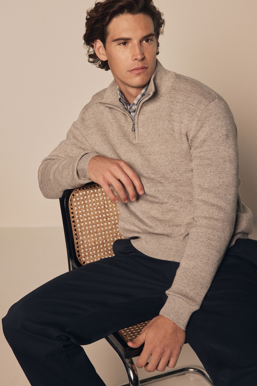 Джемпер прямого кроя из 100% хлопка премиум класса с застежкой молнией на воротнике Next, нейтральный
Джемпер прямого кроя из 100% хлопка премиум класса с застежкой молнией на воротнике Next, нейтральный